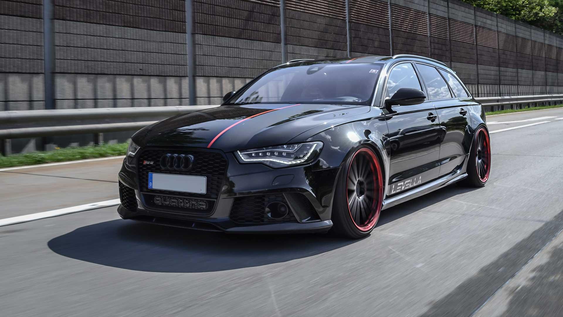 Audi RS 6 met tuning op de Autobahn in Duitsland (snelweg))