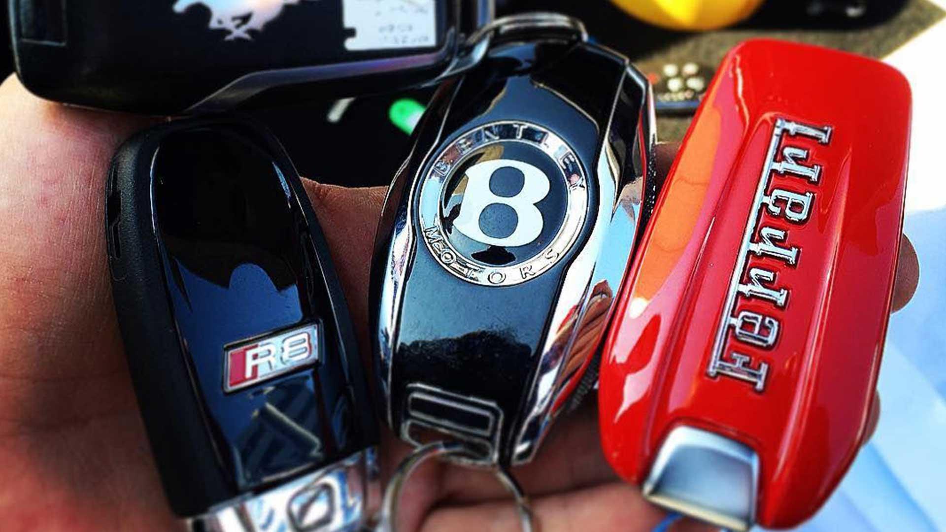 Autosleutels (Autosleutel / Sleutelbos) Bentley sleutel Ferrari sleutel Audi R8 sleutel