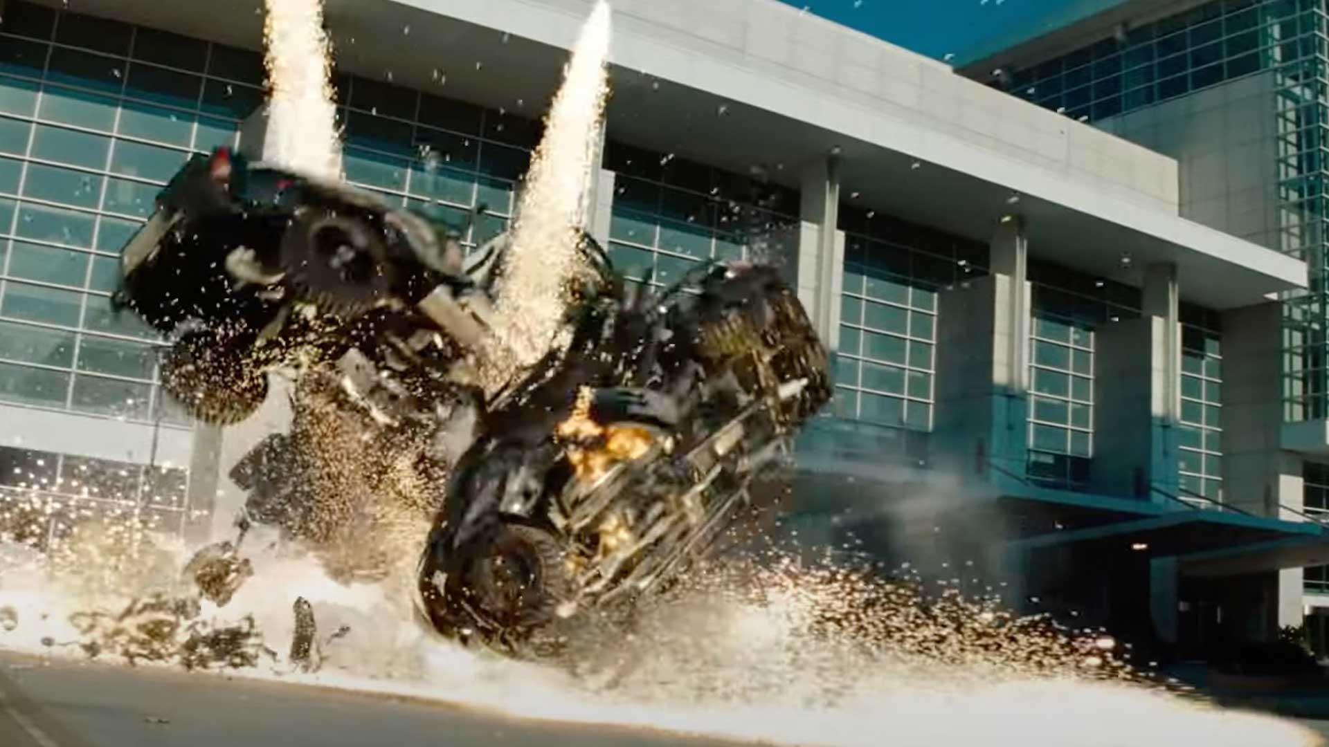 Filmauto's explosie in Transformers: Dark of the Moon