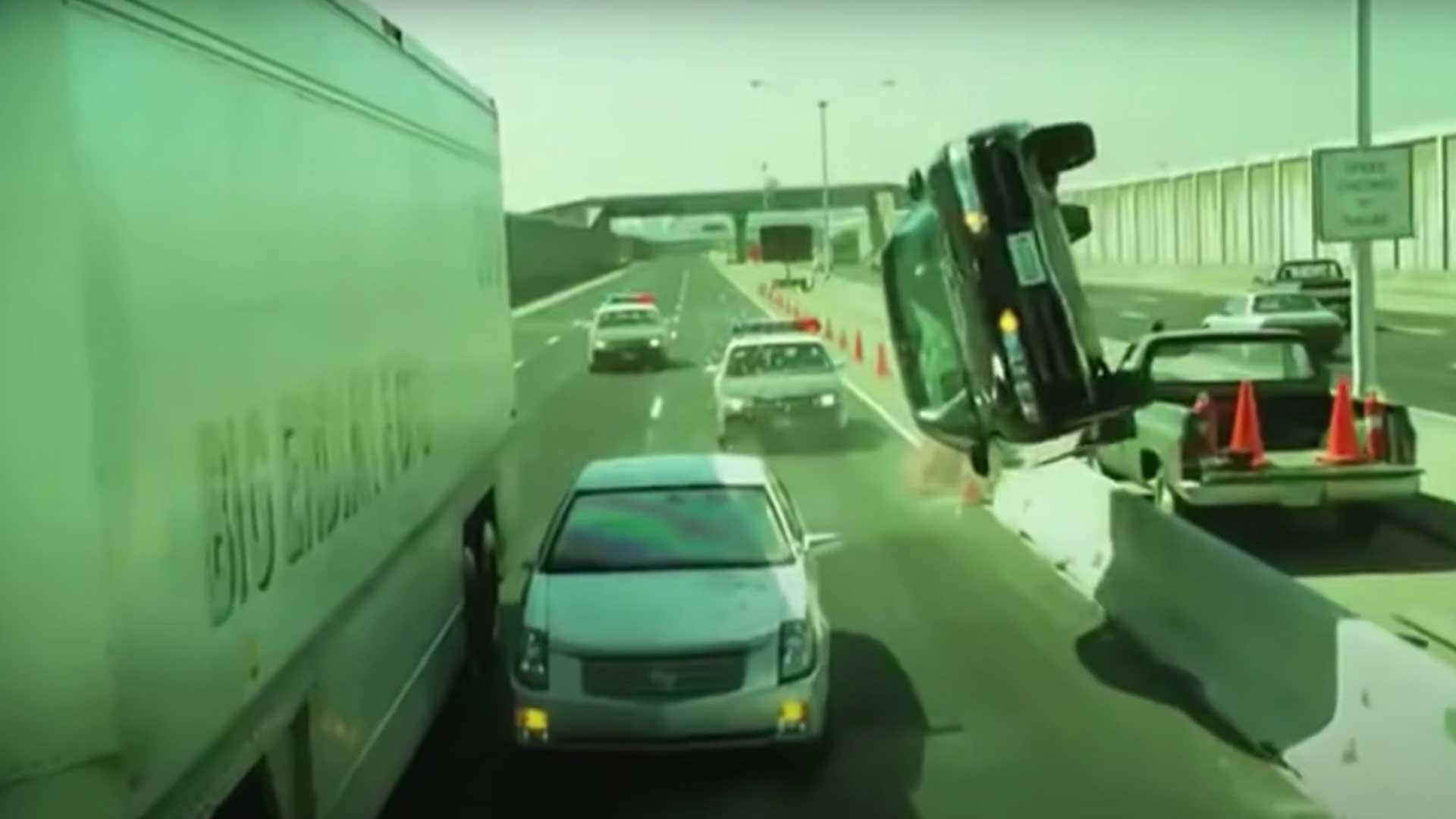 Filmauto's The Matrix Reloaded op de snelweg stunt