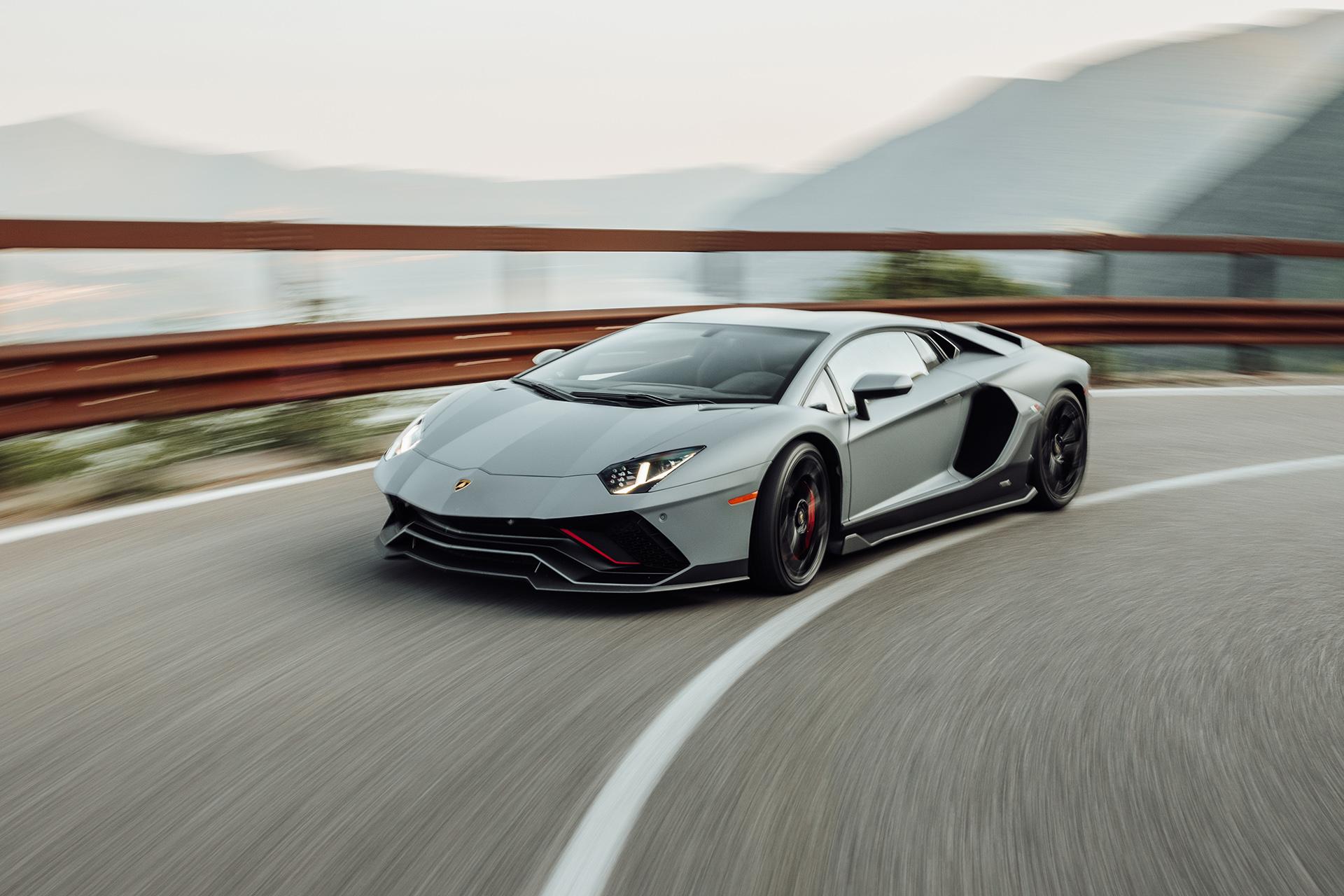 Aventador LP780-4 Ultimae rijder voor haarspeldbocht