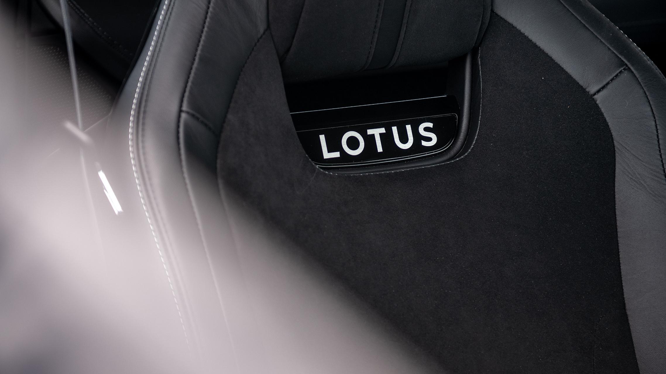 Lotus Emira interieur stoel