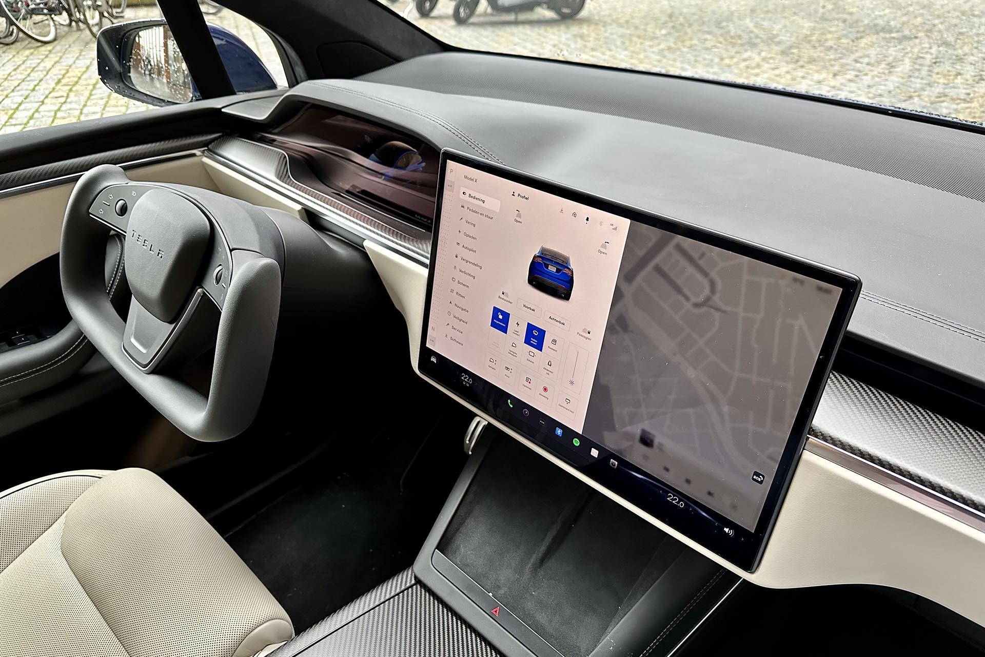 Tesla Model X Plaid interieur dashboard