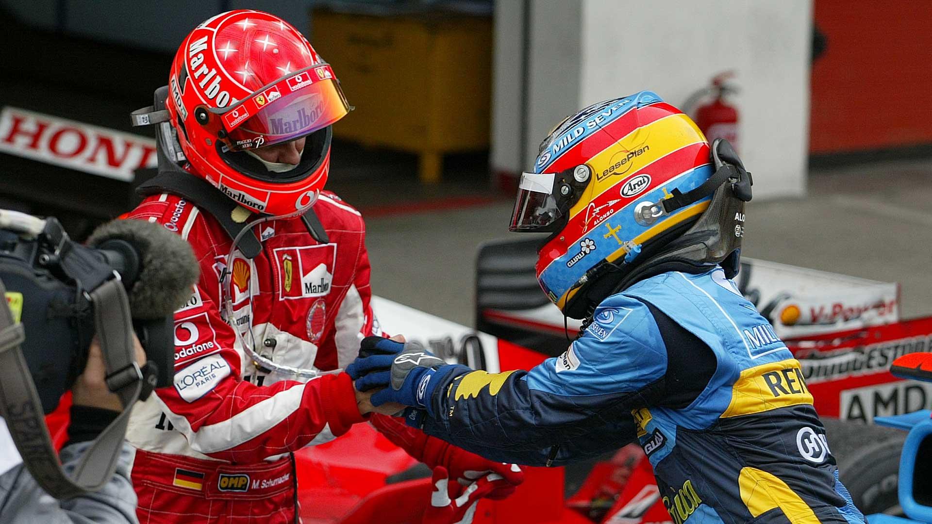 Schumacher en Alonso geven elkaar een hand