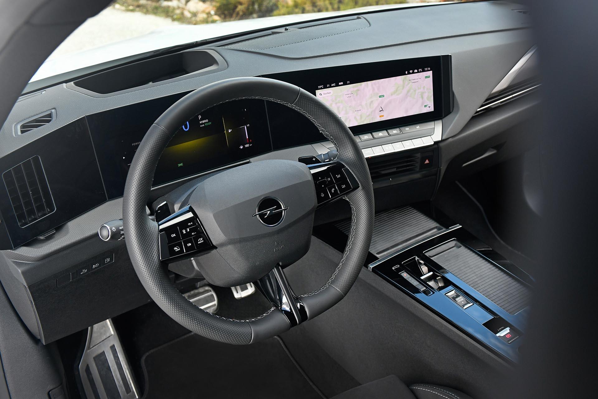 Opel Astra GSe (2023) interieur overzicht