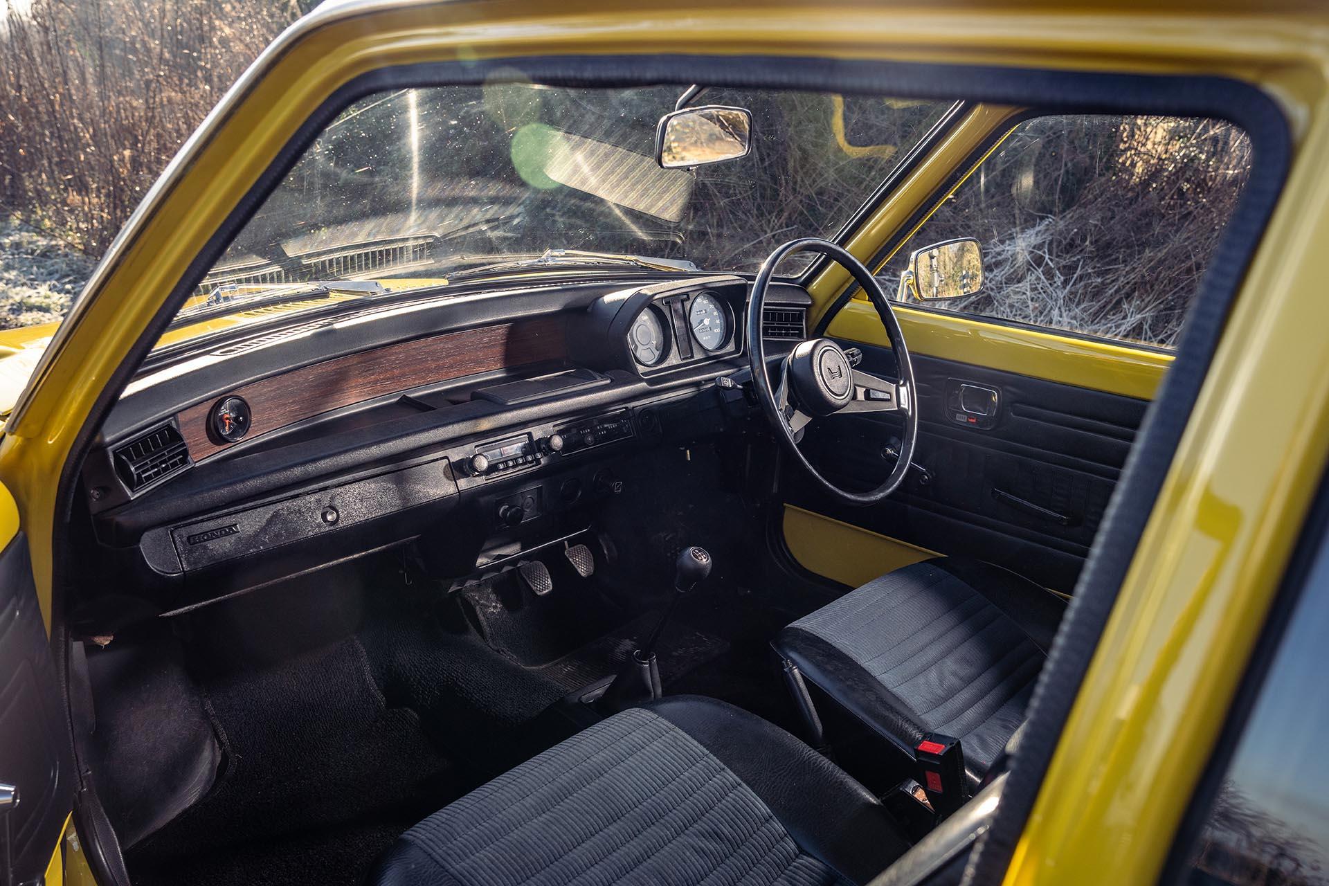 Honda Civic (1975) interieur overzicht