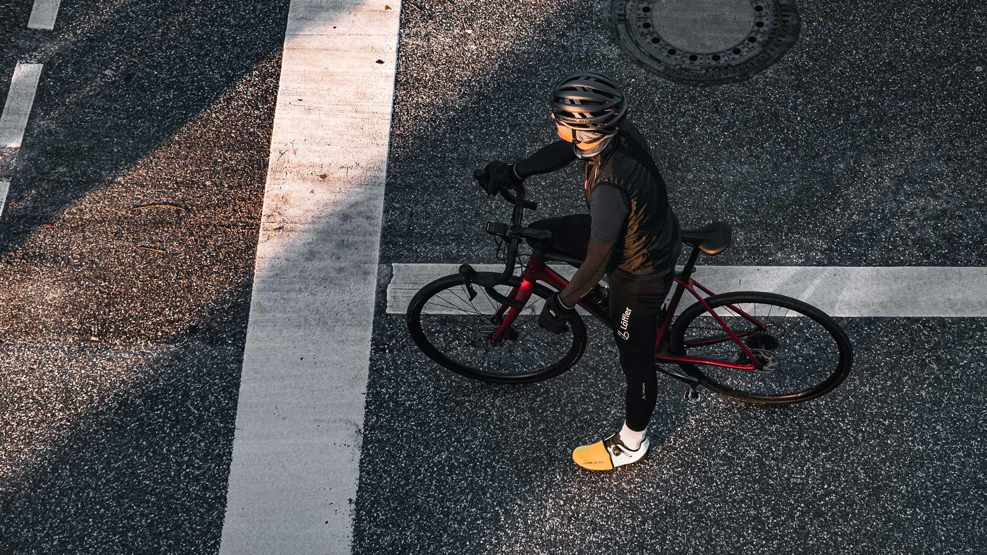 She is really on cycling. Люди на велодорожке.