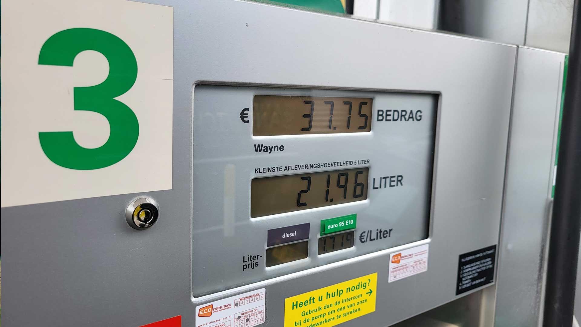 Benzinepomp BP bedrag per liter optellend