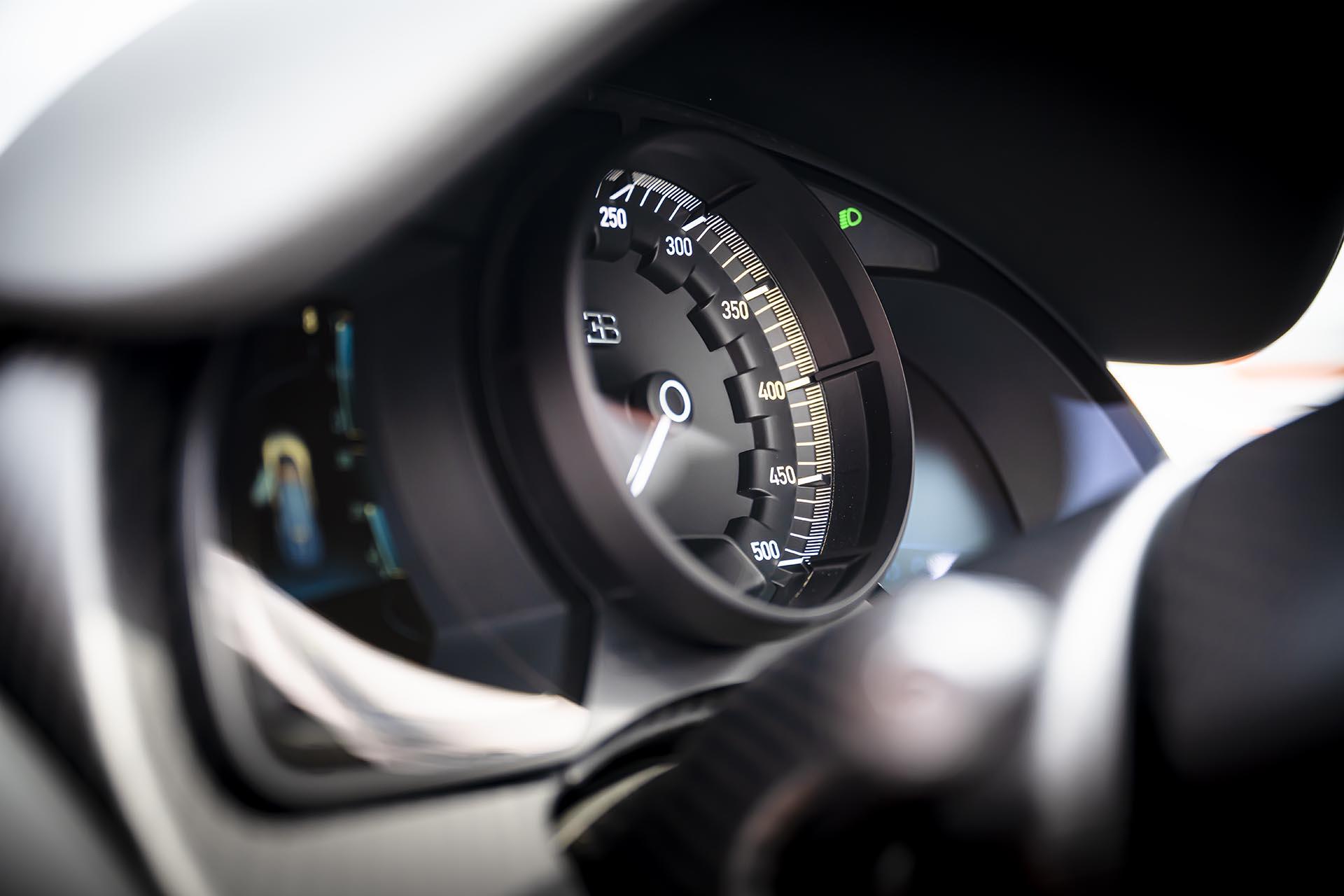 Bugatti Chiron Super Sport interieur detail teller kilometerteller