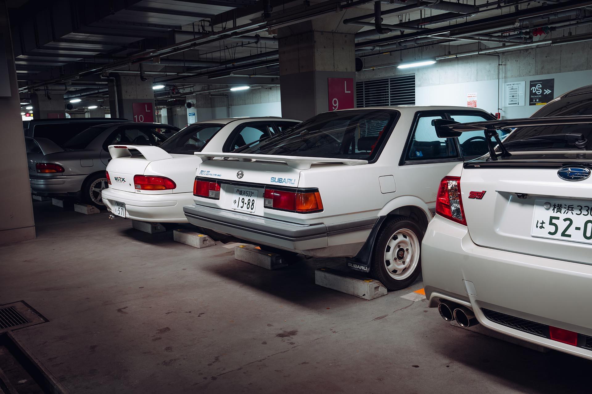 Retro Subaru collectie parkeergarage Subaru Sti schuin achter