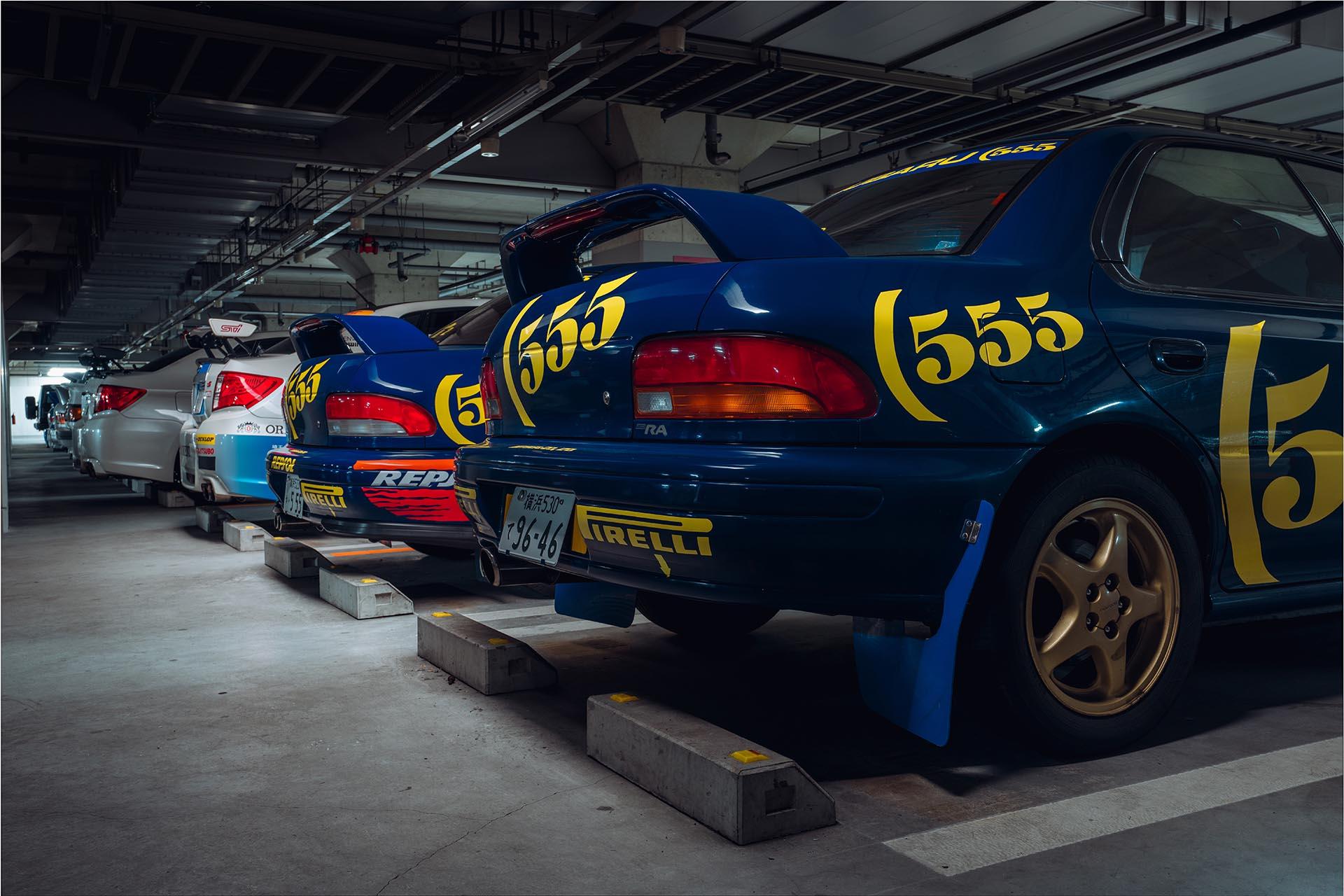 Retro Subaru collectie parkeergarage Subaru Impreza schuin achter