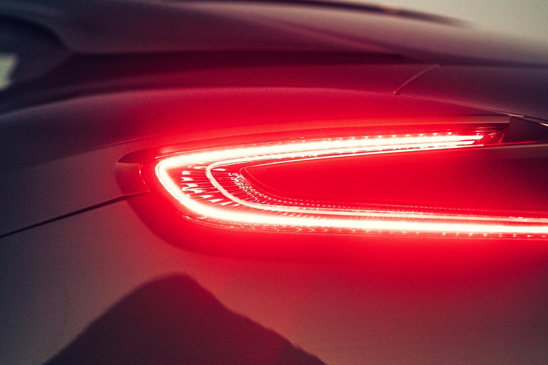 Aston Martin DB12 achterlicht