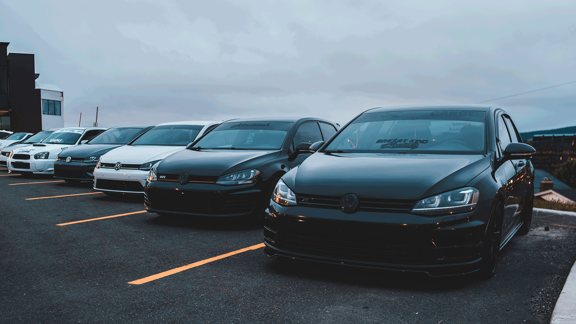 In this street you are only allowed to park backwards (and that causes