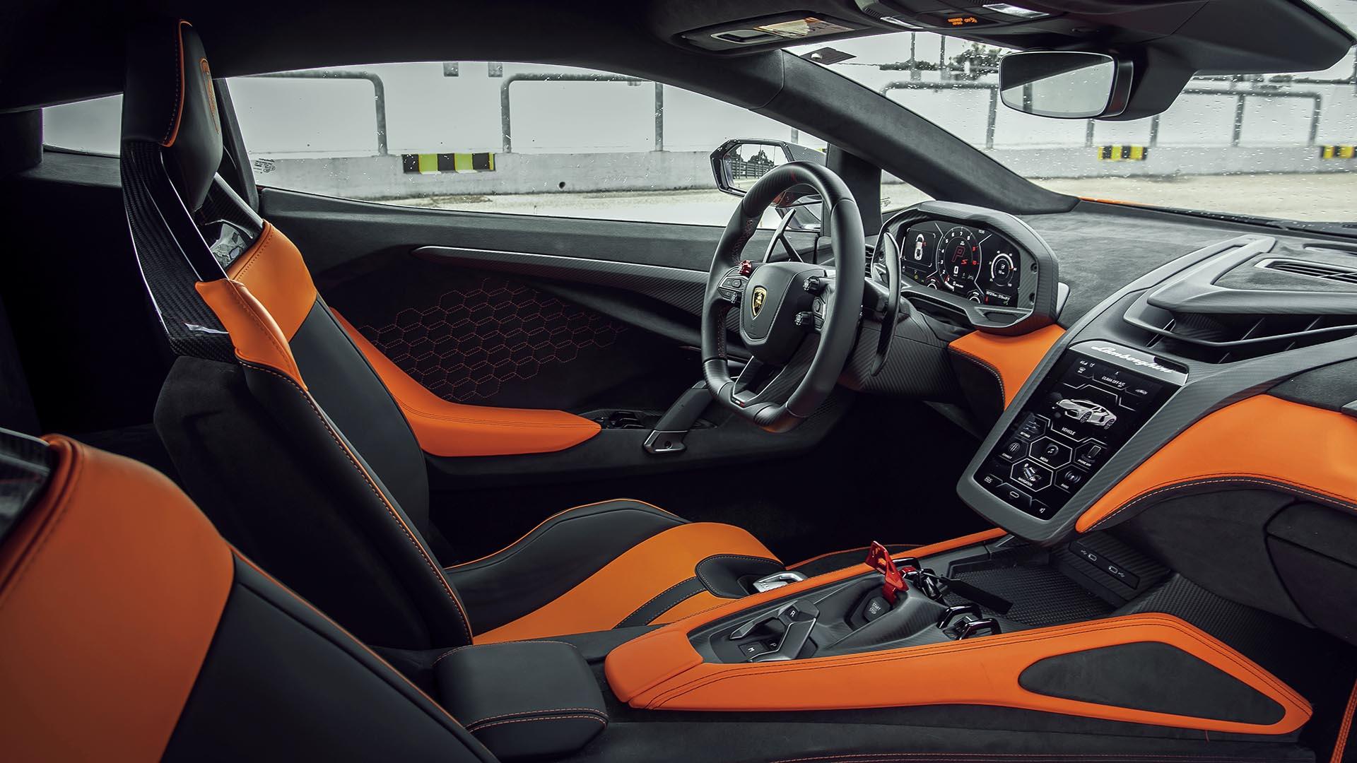 Lamborghini Revuelto interior