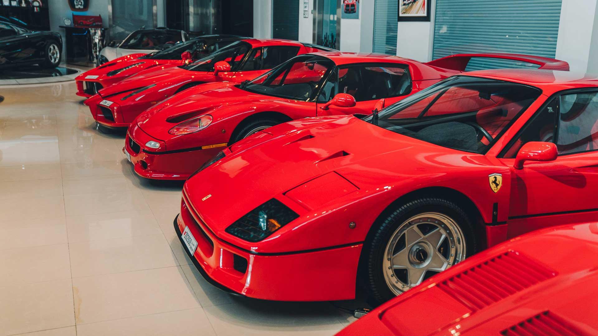 Ferrari modellen showroom garage