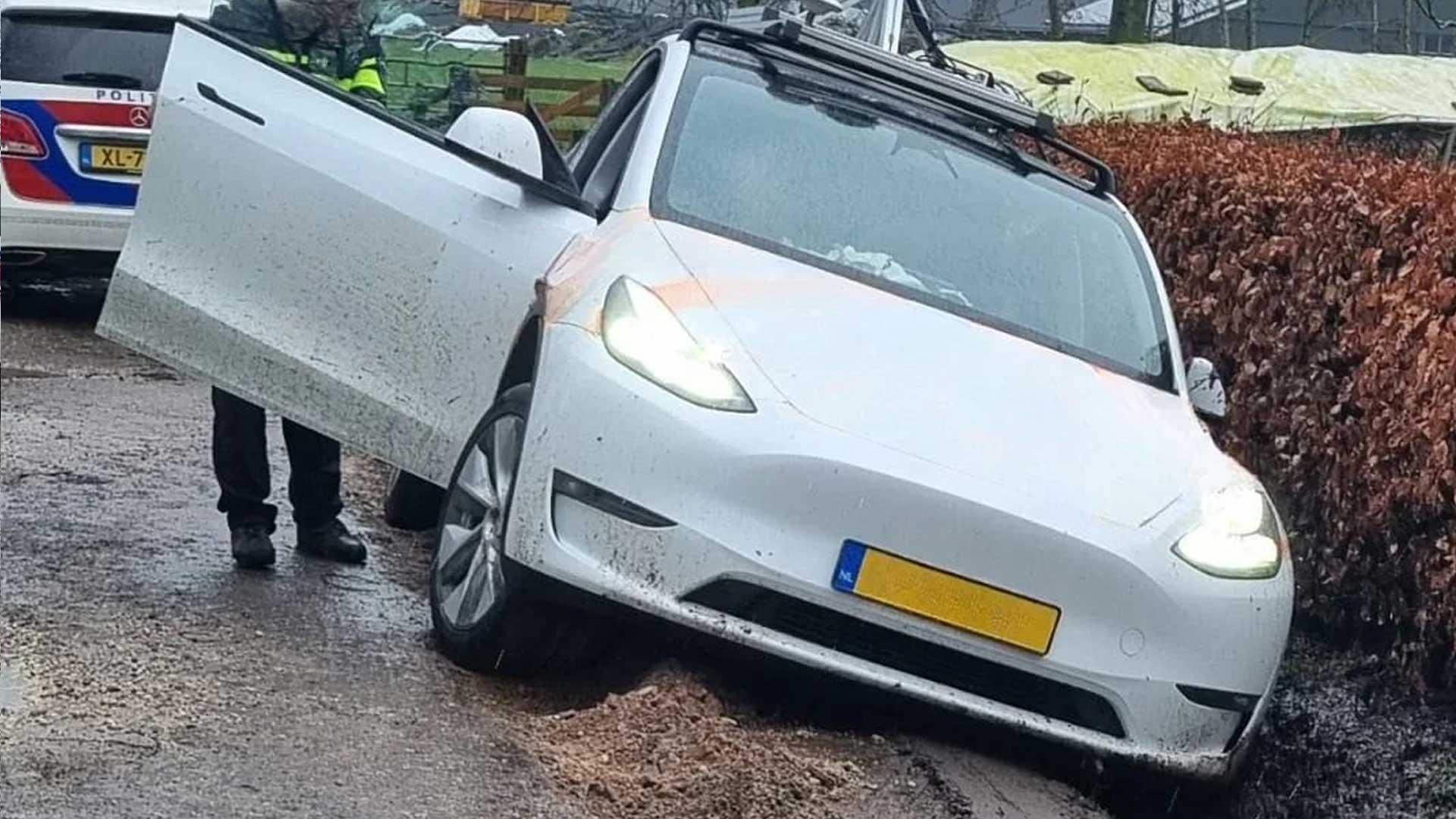 Streetview-auto in de greppel