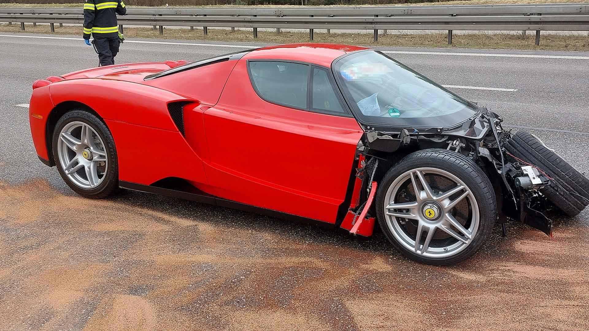Ferrari Enzo crash zijkant