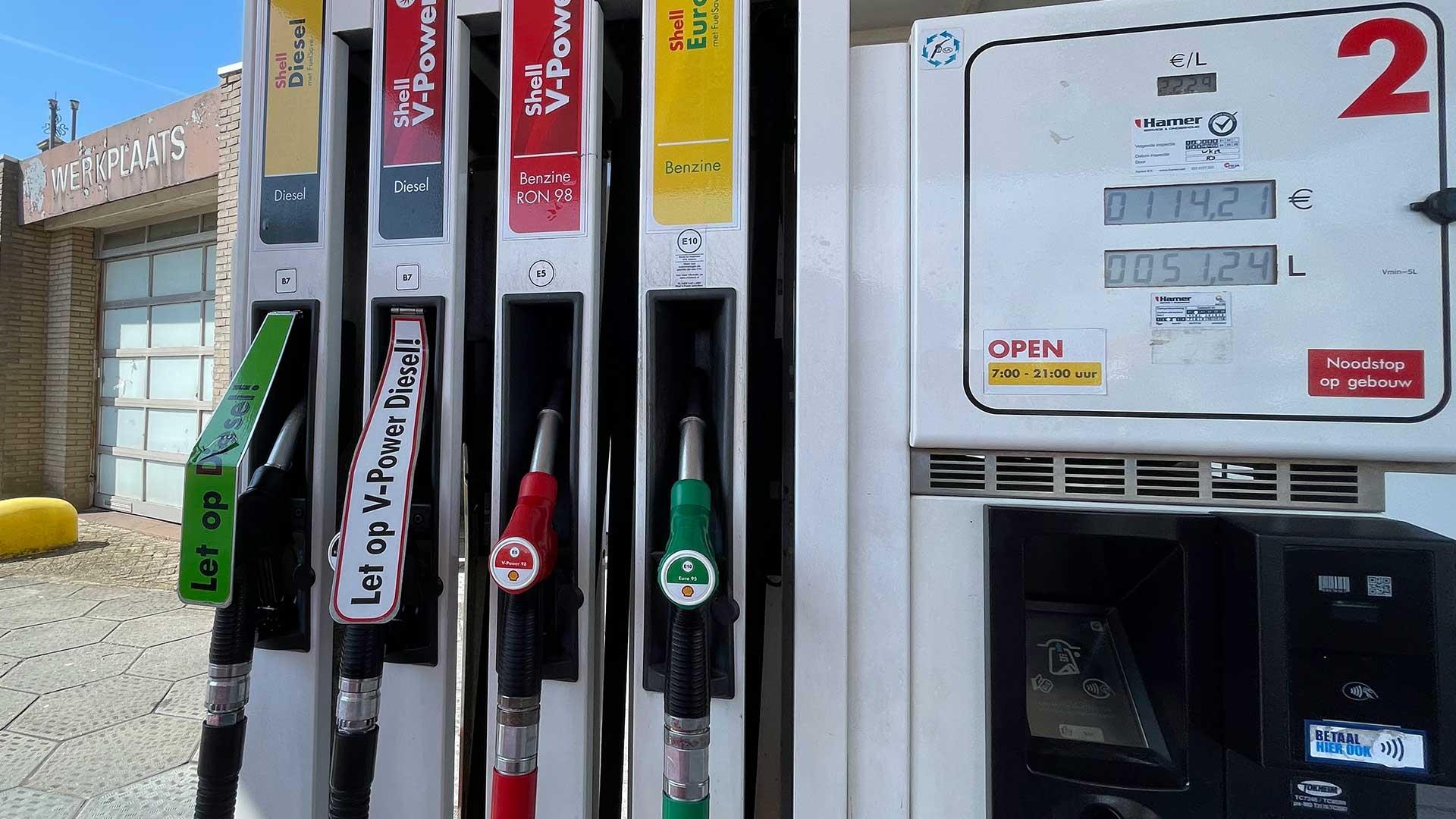 Nieuwe pinpassen werken niet bij alle tankstations: zo check je dat
