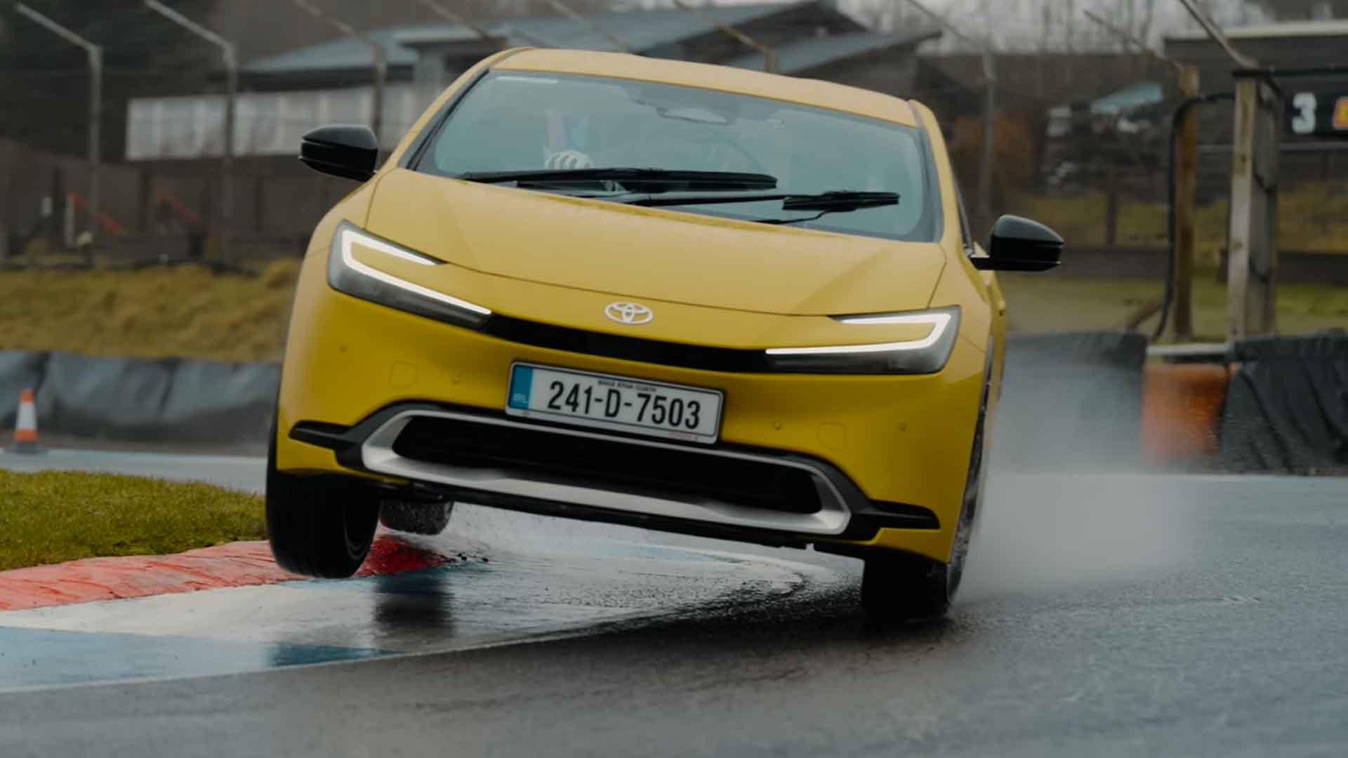 VIDEO: How does the new Toyota Prius drive on the track? The Stig tests ...