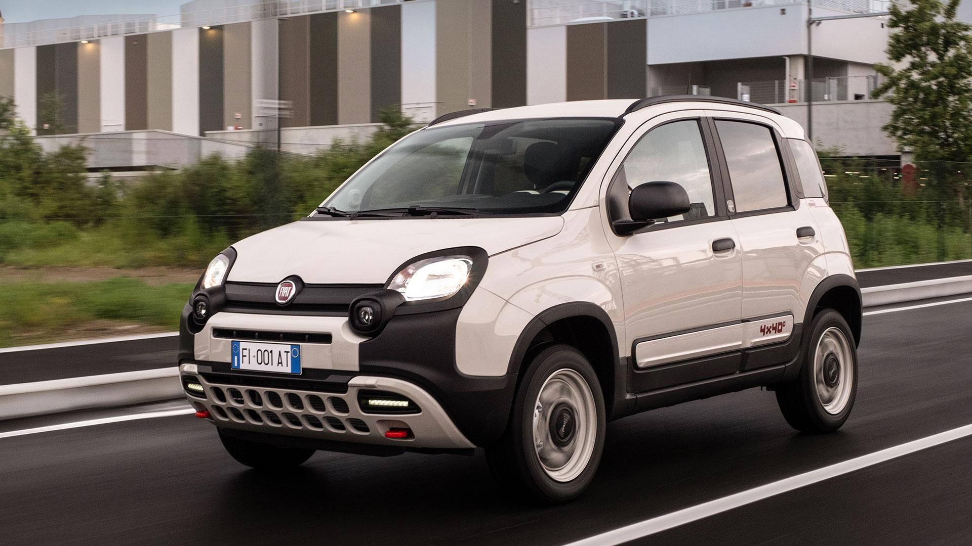 Fiat Panda 4x40 rijdend schuin voor