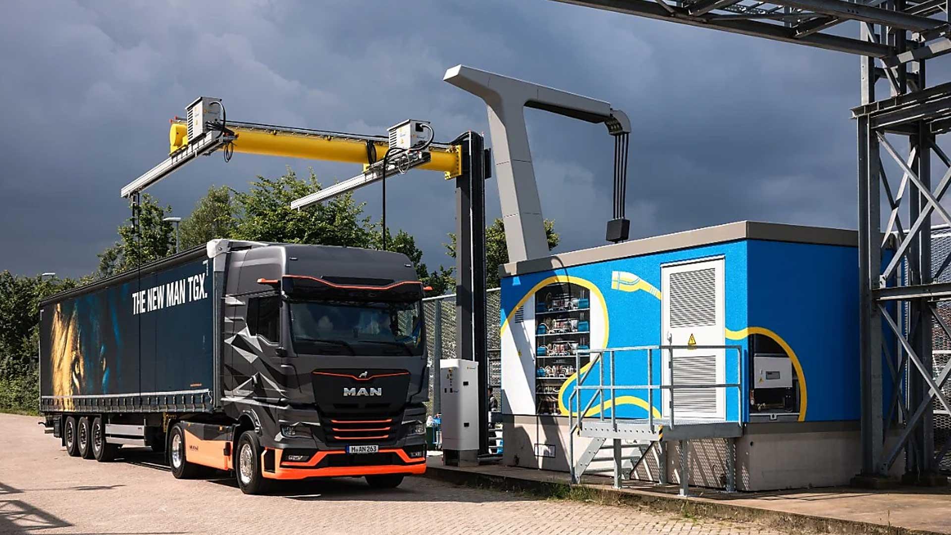 Shell EV-oplader Amsterdam megawatt vrachtwagen schuin voor
