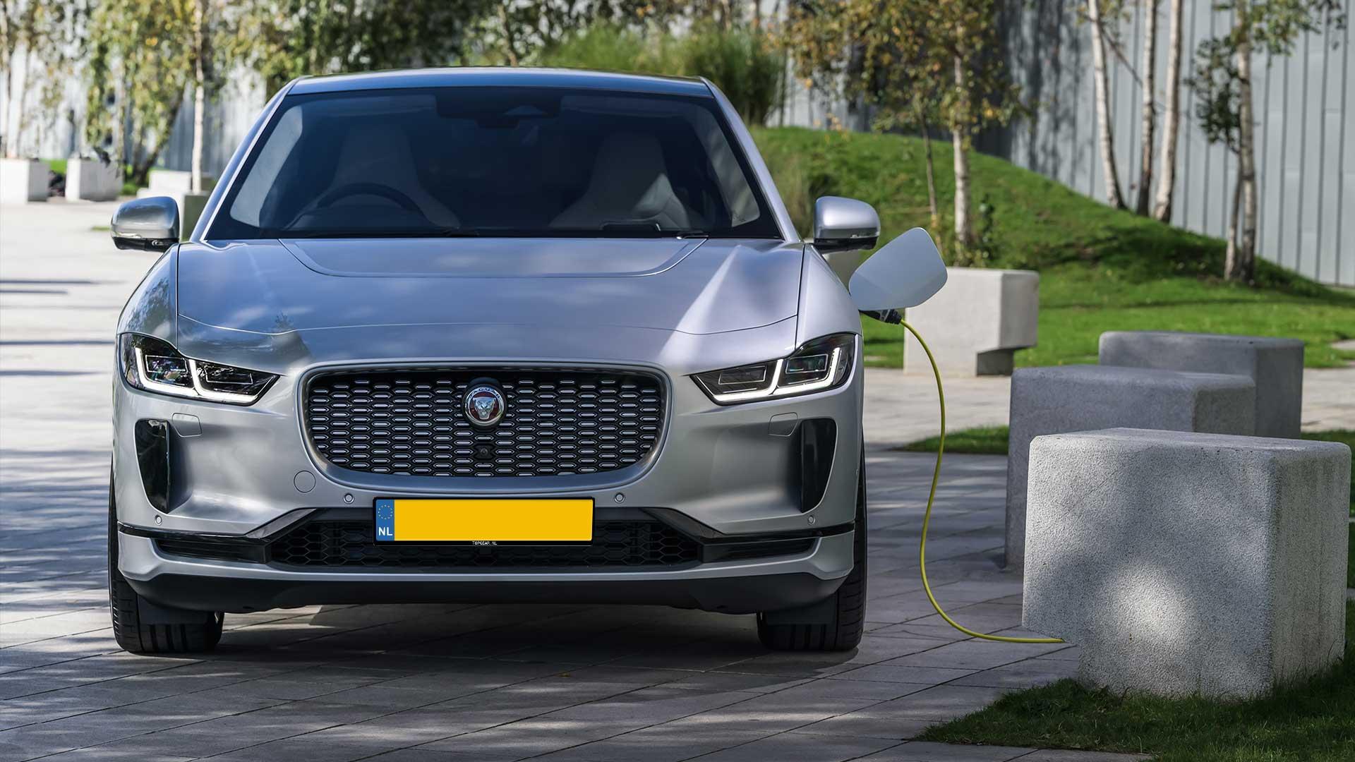 Jaguar I-Pace voorkant opladen Nederlands kenteken