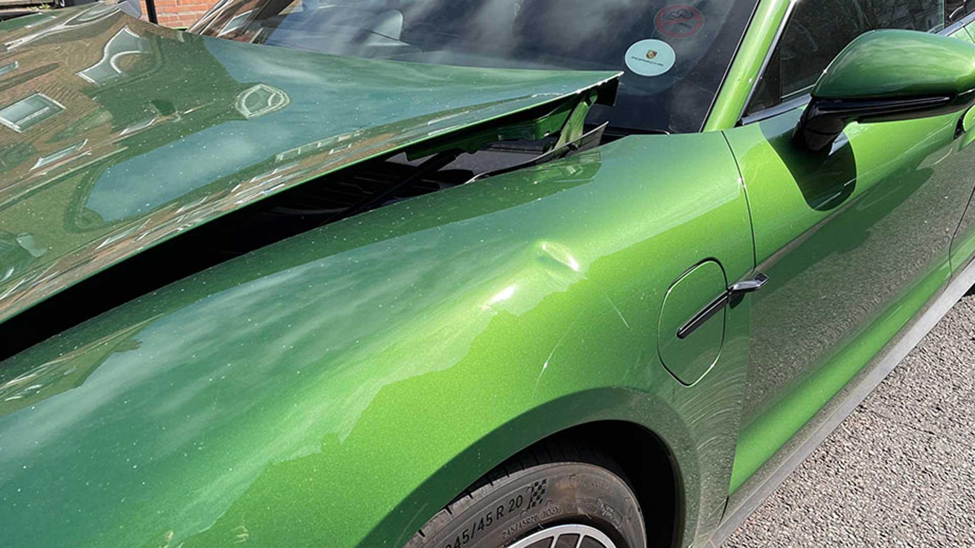 Schade op Porsche Taycan