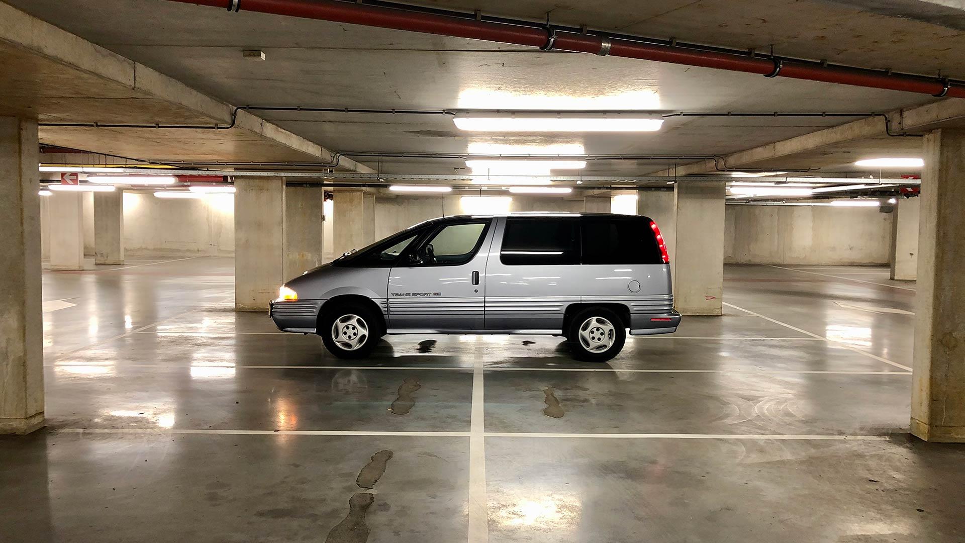 Pontiac Trans Sport 1994 parkeergarage MPV busje Amerikaan