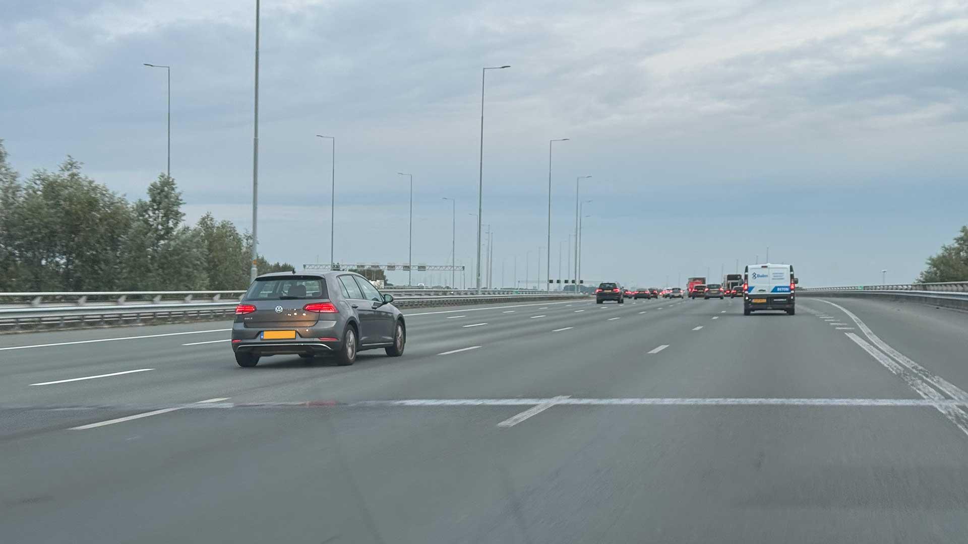 Echt waar: jij rijdt zelf ook al jaren onnodig links