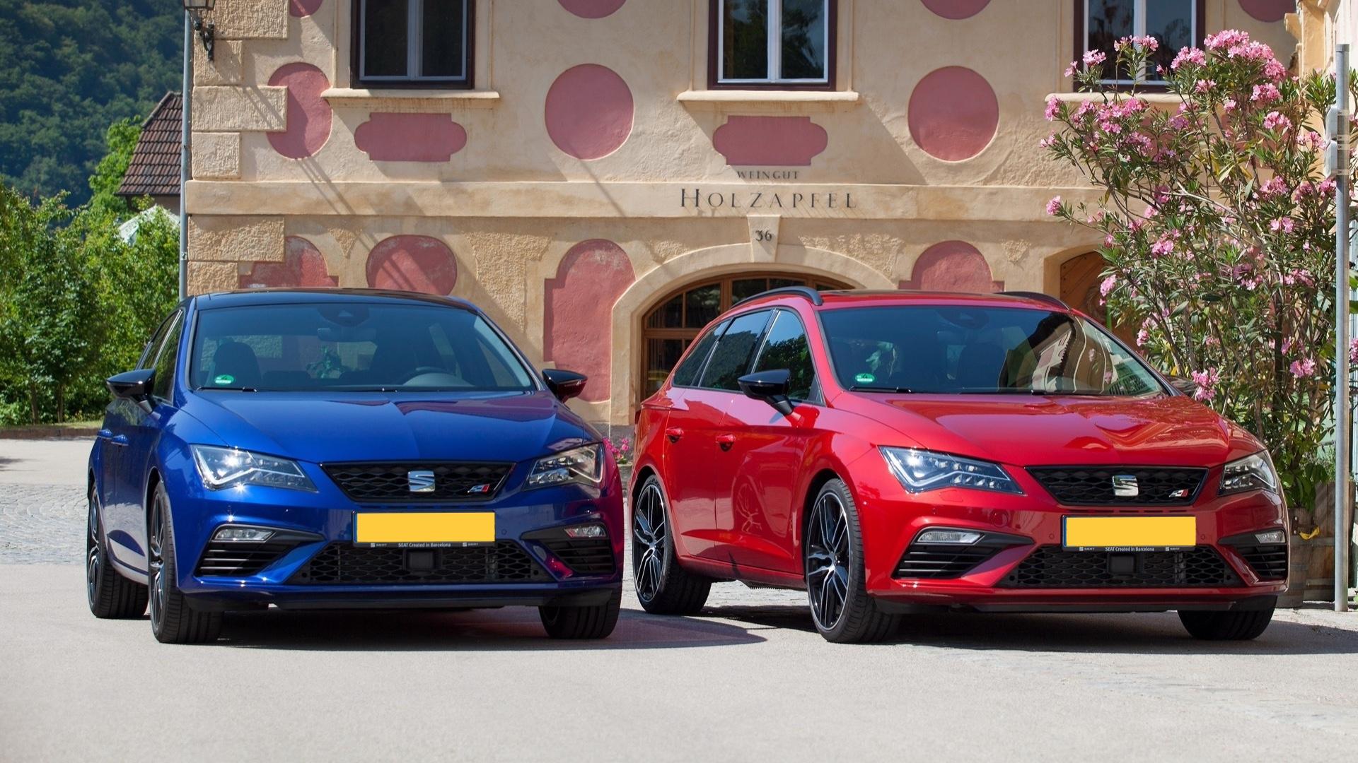 Seat Leon Cupra 300 (5F) facelift st rood en vijfdeurs blauw schuin voorzijde