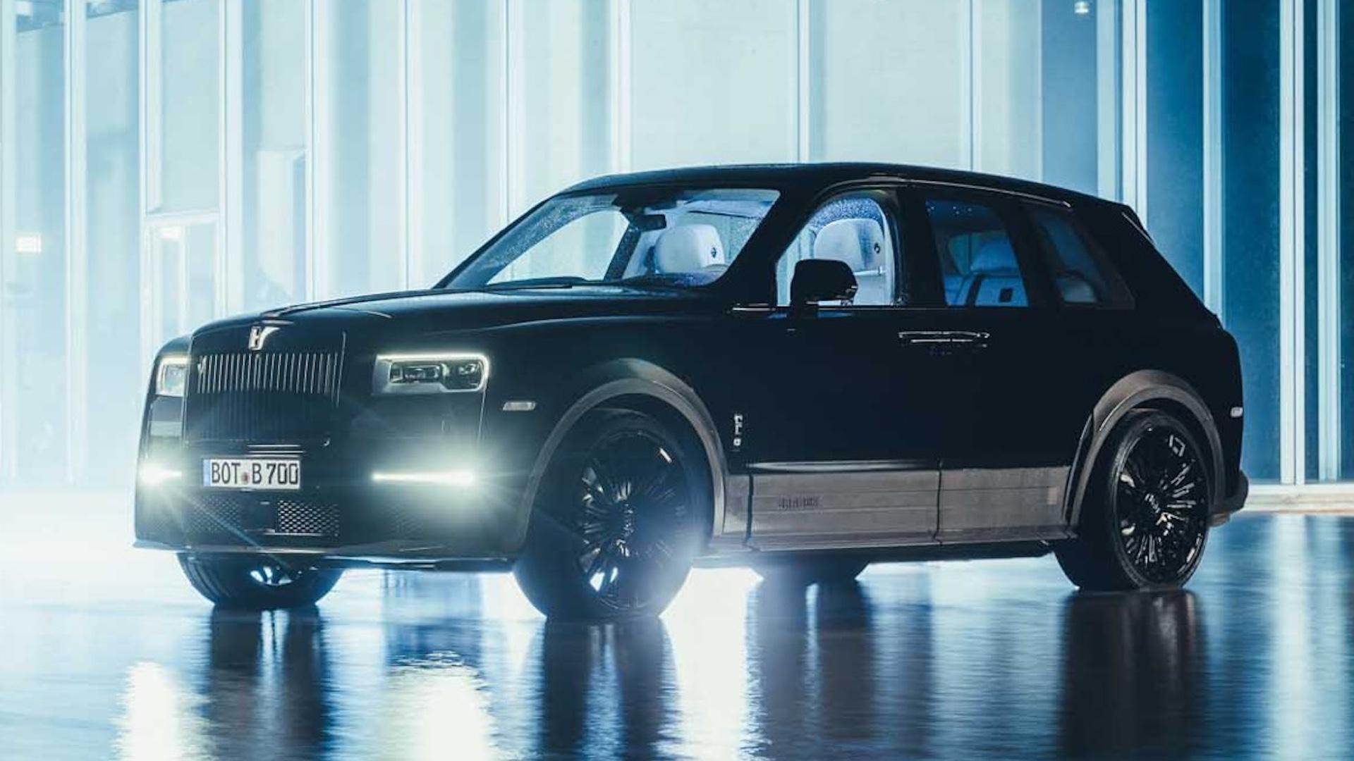 Brabus Rolls-Royce Cullinan Widestar 700 Blue Sky zijkant voor links schuin ledlampen aan