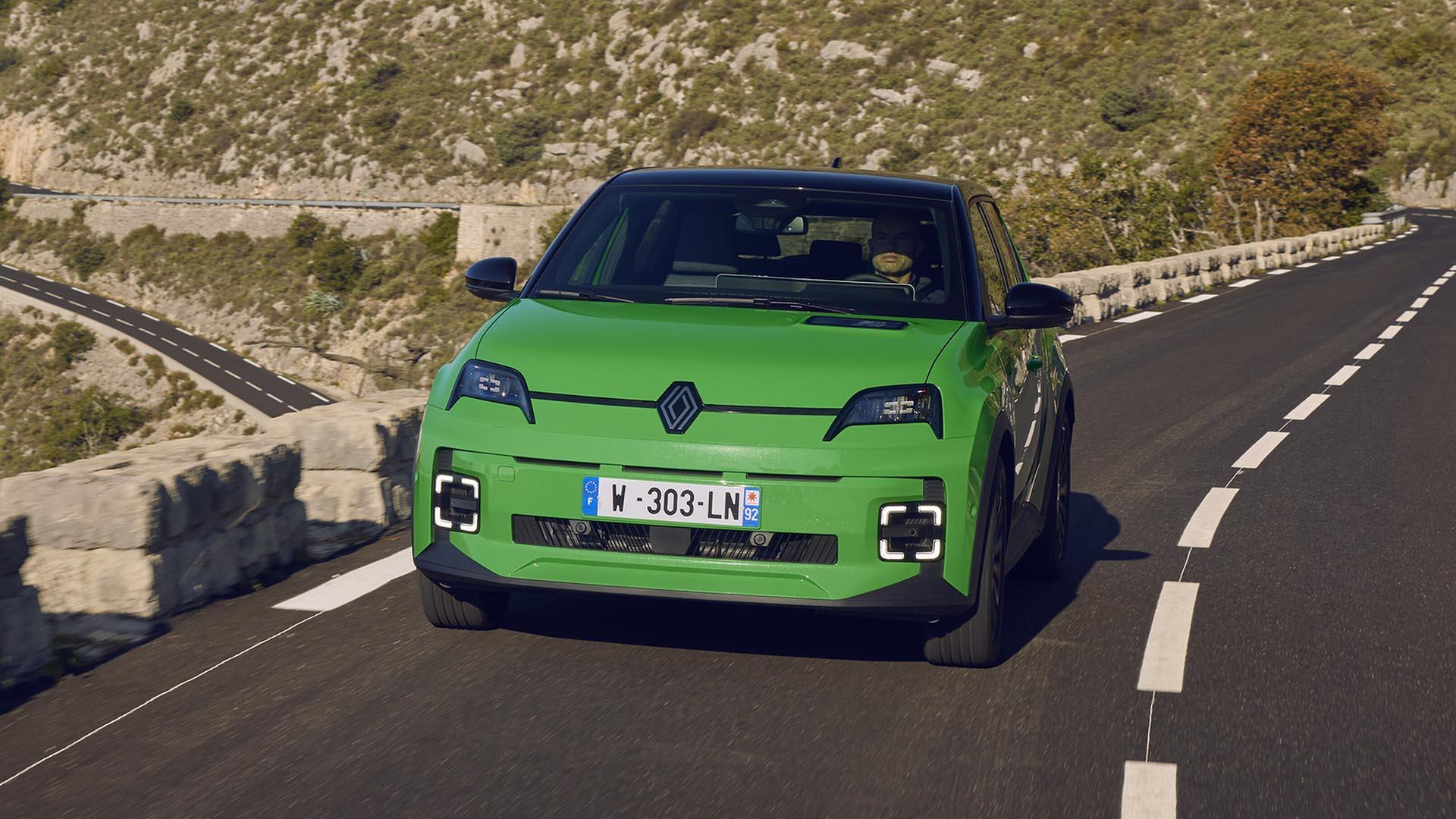Renault 5 E-Tech Comfort Range (150 pk) groen (2024) voorkant linskschuin rijdend