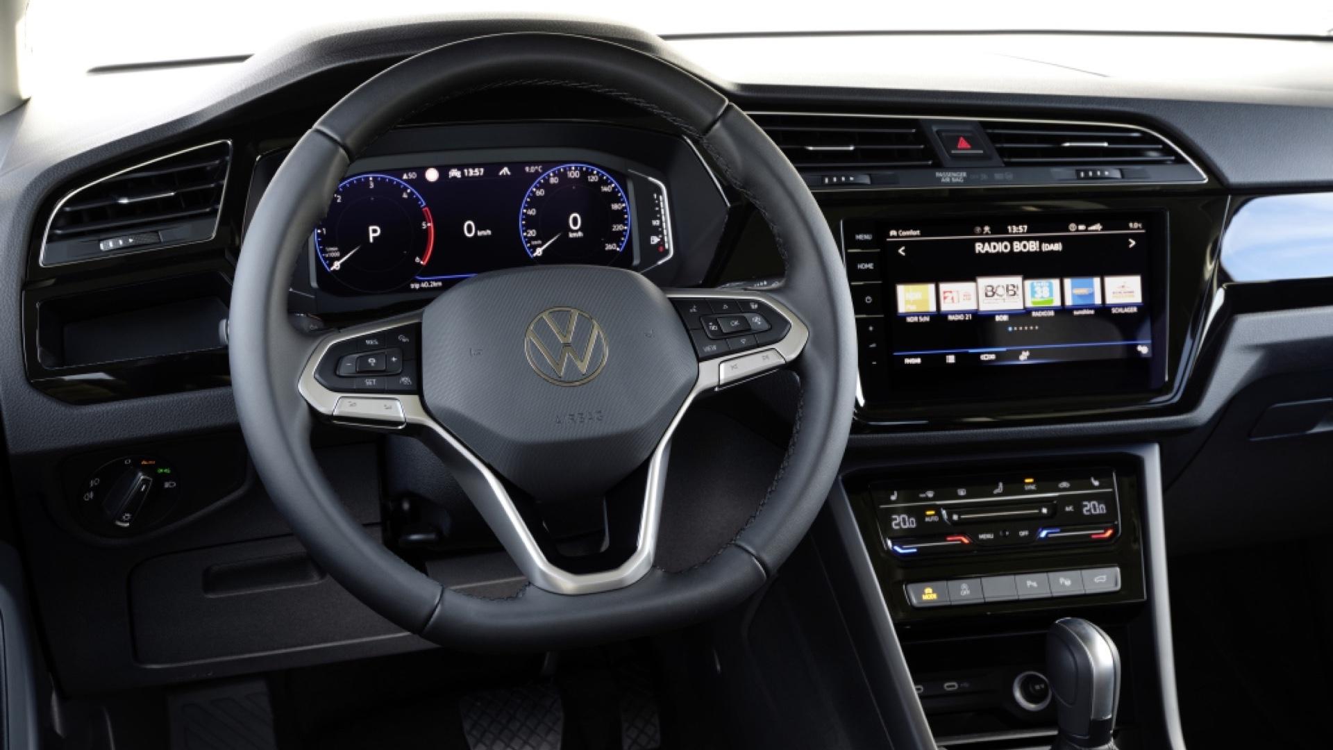 Volkswagen Touran TDI (2024) interieur dashboard instrumentarium