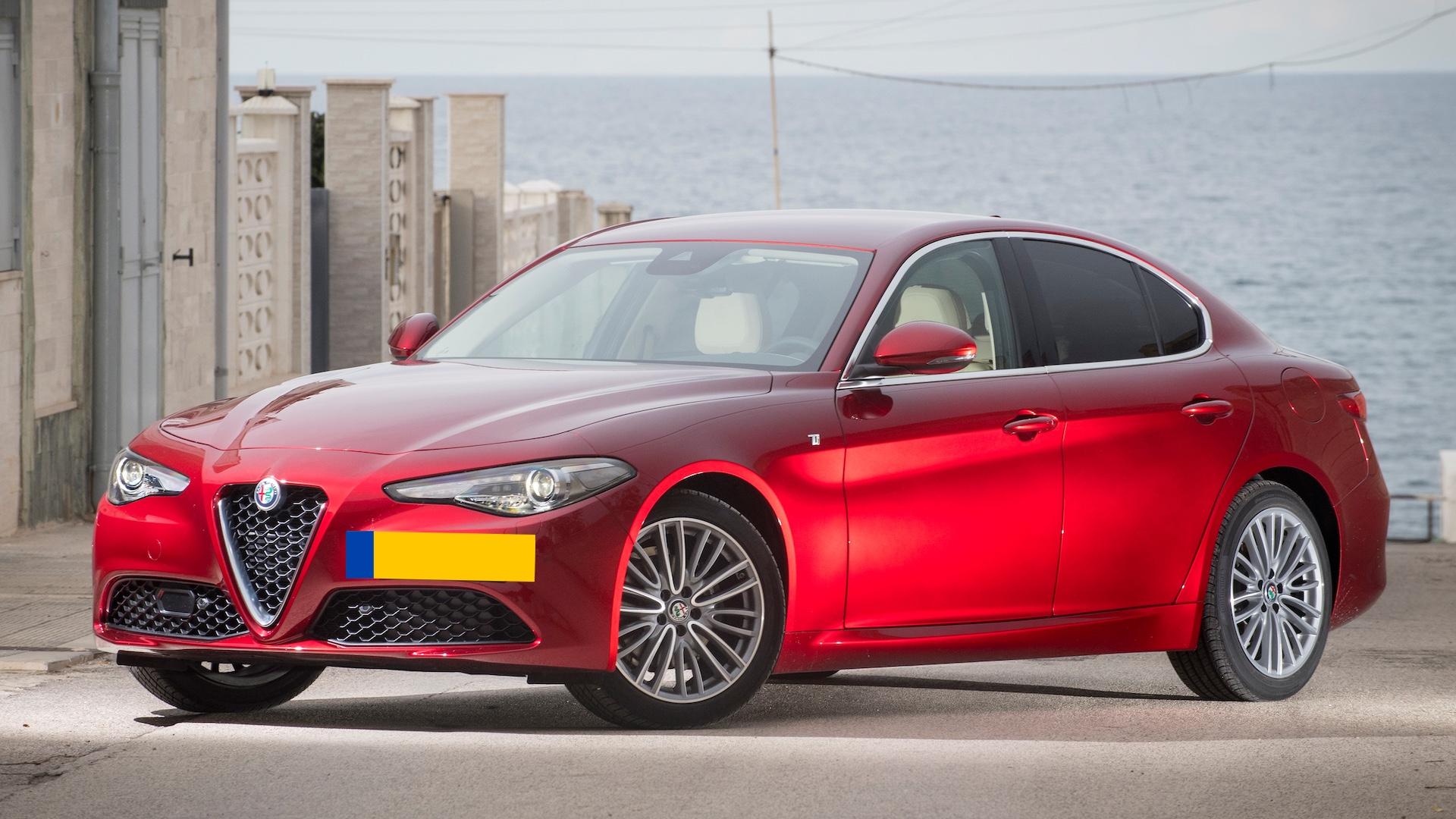 Alfa Romeo Giulia Ti (952) rood (2020) zijkant linksvoor schuin NL platen