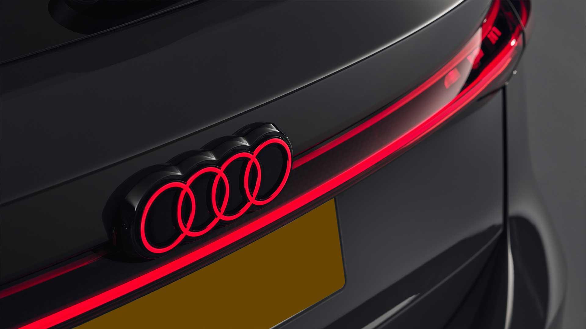 Audi A6 achterkant met verlicht logo