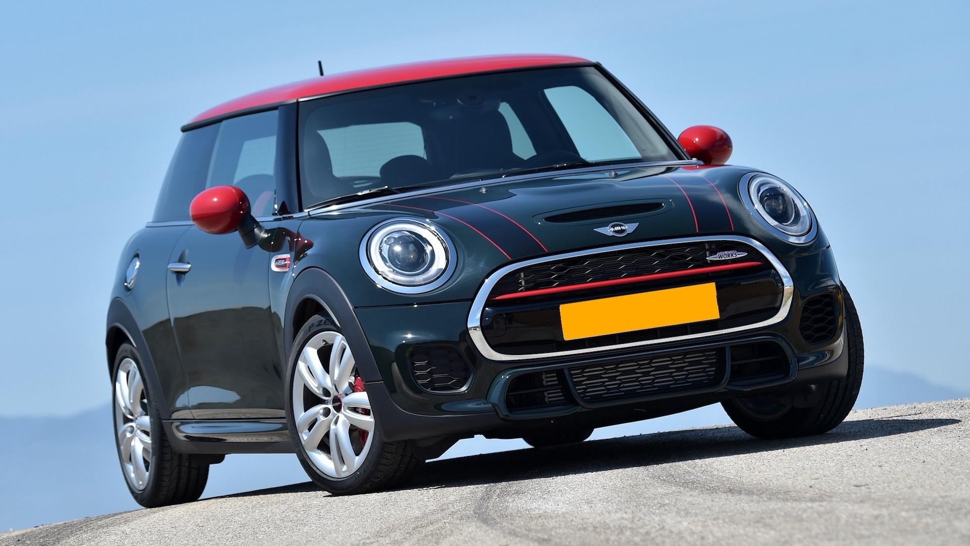 Mini Cooper S John Cooper Works Groen (F56) zijkant voor schuin (2015)