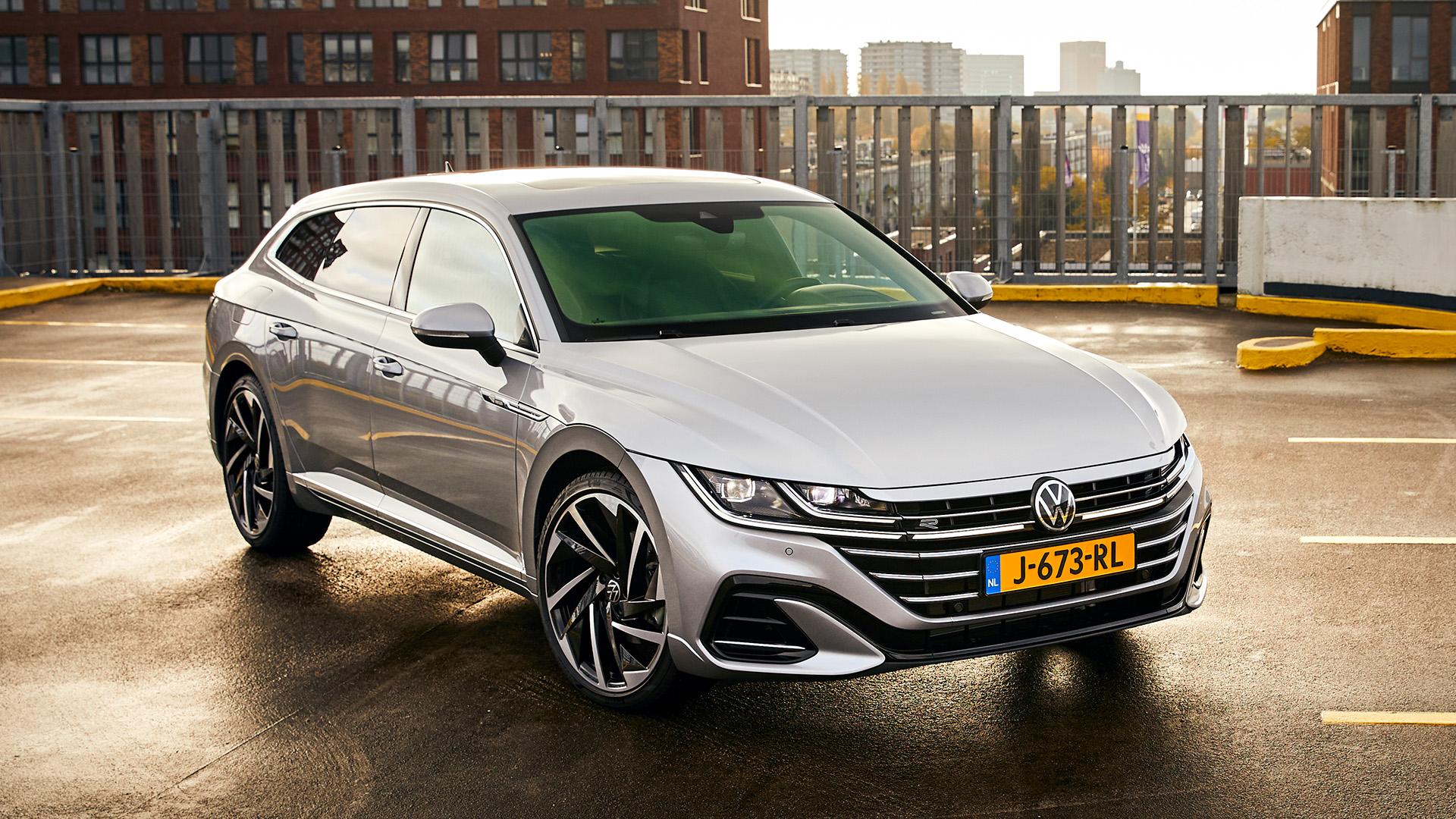 Volkswagen Arteon R Line grijs zijkant voor schuin NL platen