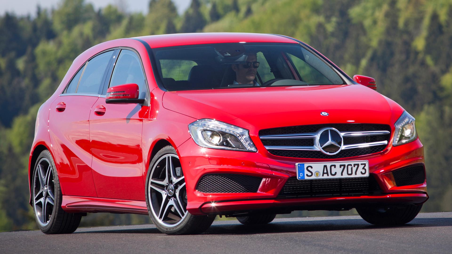 Mercedes A180 AMG Package (W176) rood (2012) zijkant rechts schuin voor