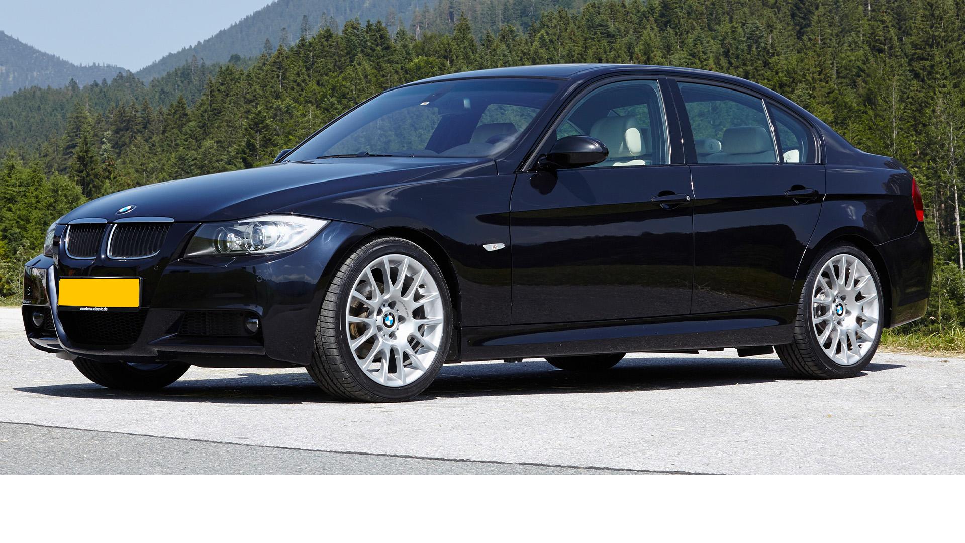 BMW 320si (E90) zwart (2006) zijkant links schuin voor