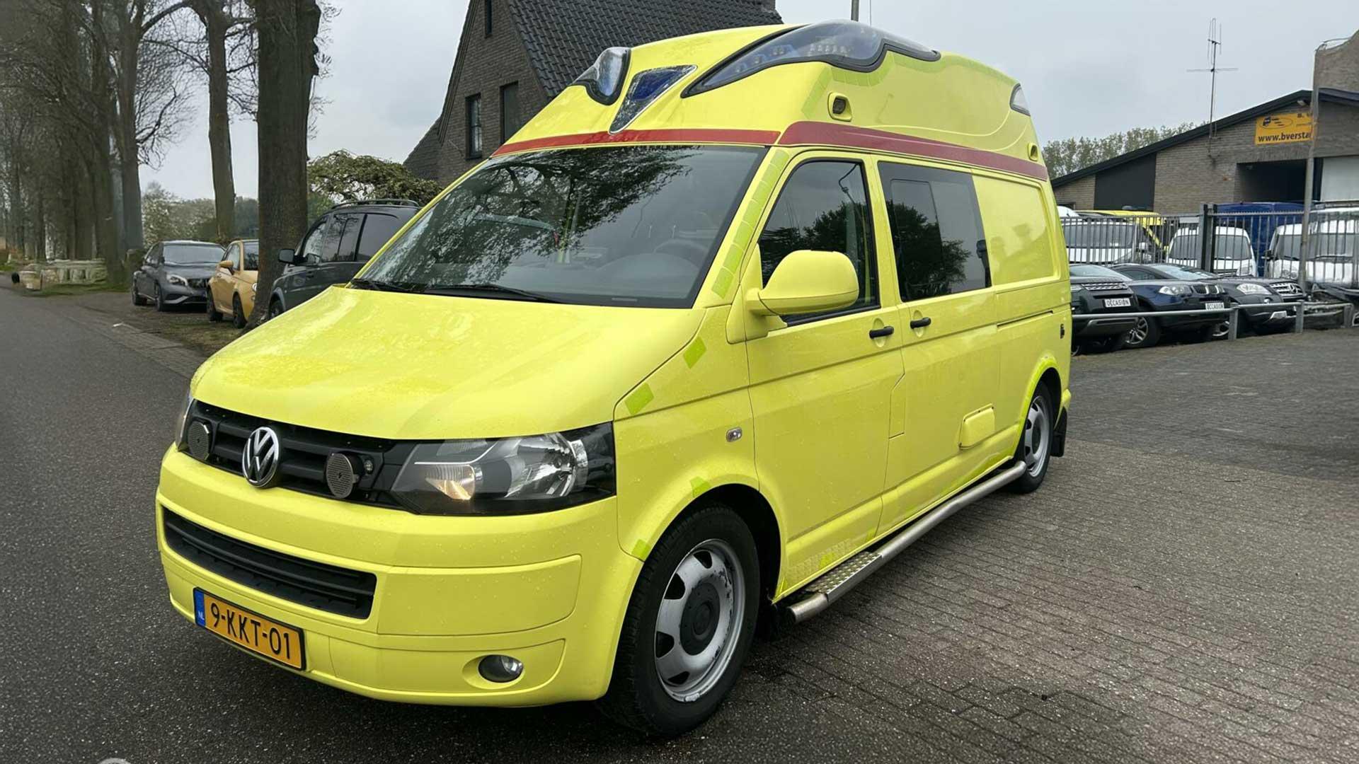 Volkswagen Transporter Ambulance (als camper?)