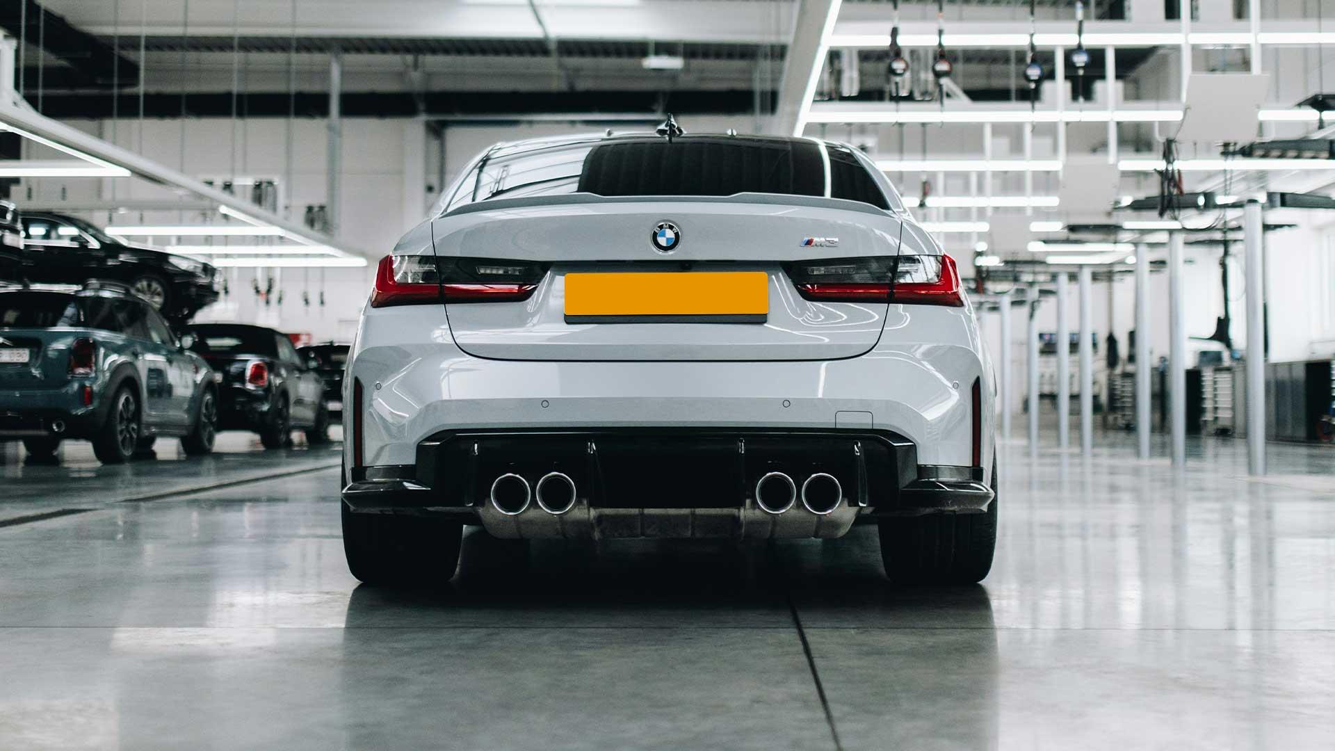 Unsplash - BMW M3 in de garage
