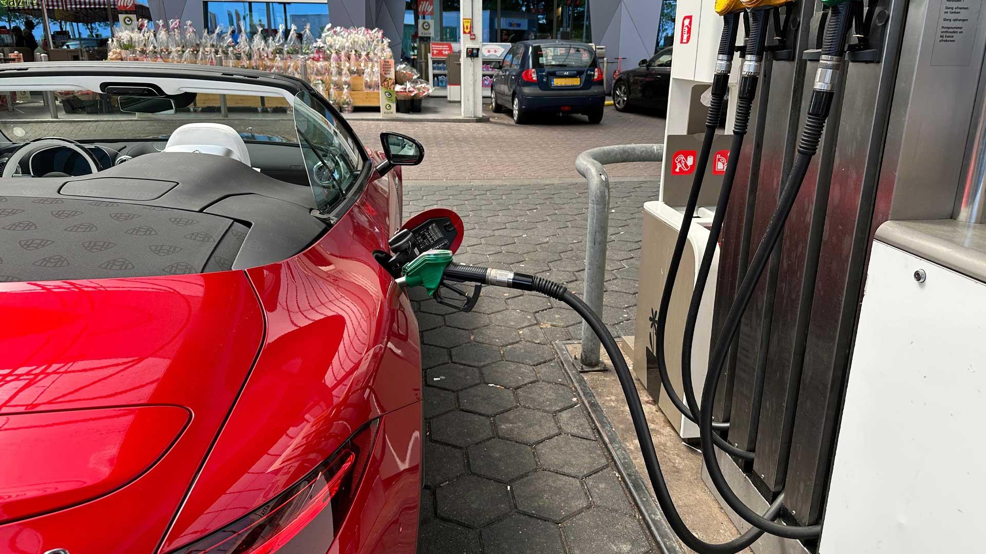 Waar vind je de goedkoopste benzine Nederland? (2025)
