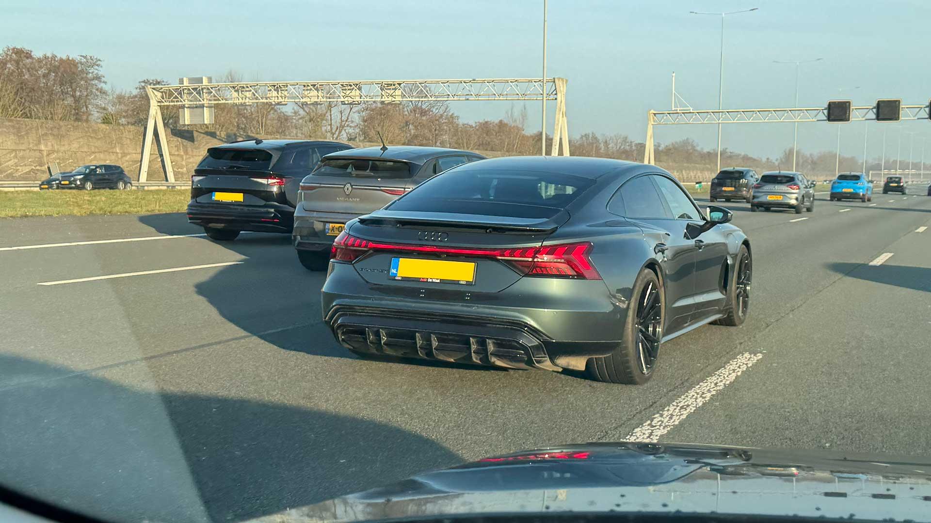 We rijden minder in de auto, maar toch worden er meer kilometers gemaakt in Nederland - hoe kan dat?