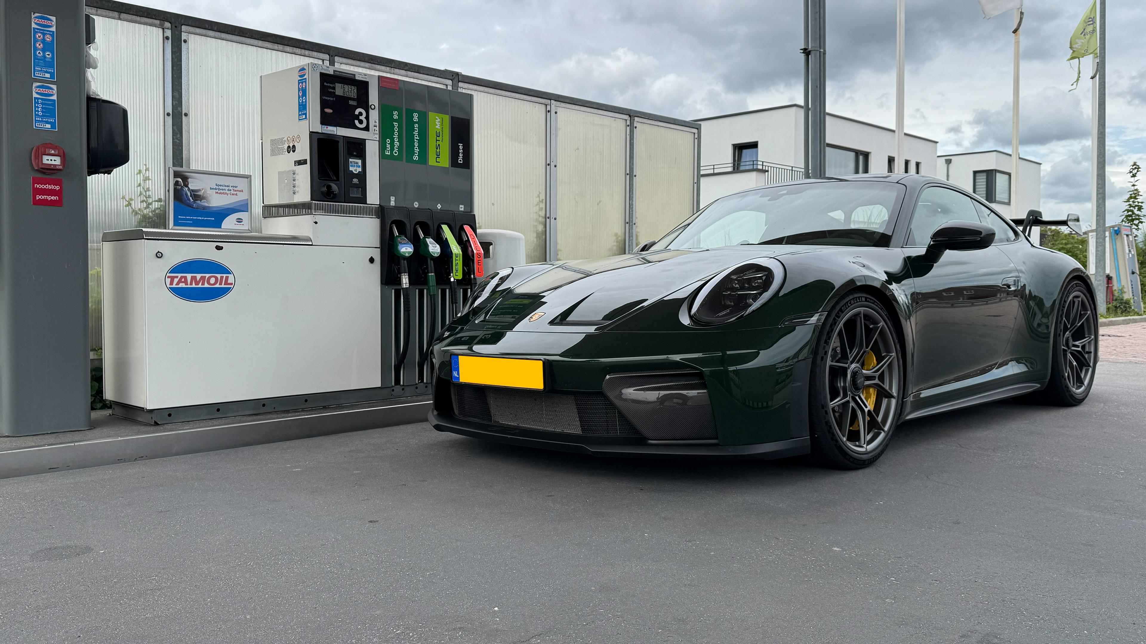 Drukte bij Belgische tankstations uit angst voor duur vignet