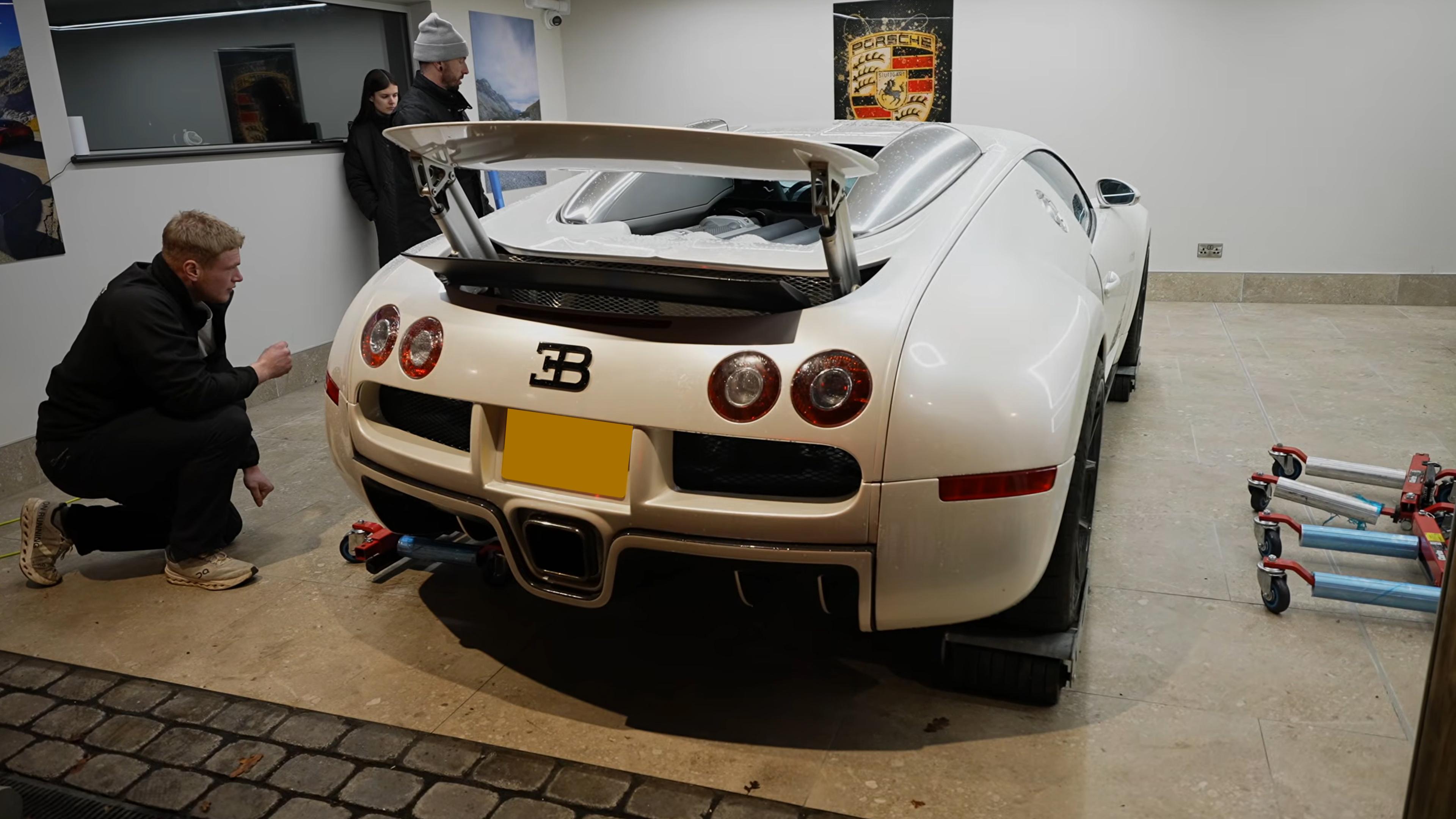 Bugatti Veyron met kapotte versnellingsbak gefikst voor 1 euro