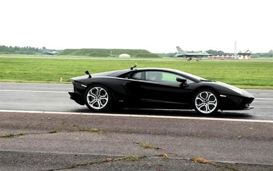 Lamborghini Aventador vs F16 (video) - TopGear