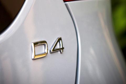 Volvo V40 D4 Geartronic Momentum logo (2012)