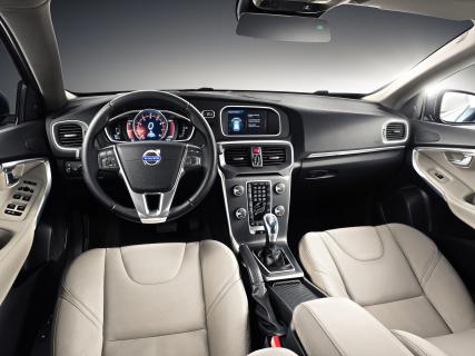 Volvo V40 D4 Geartronic Momentum interieur (2012)