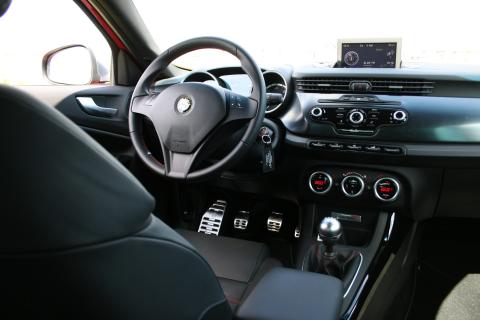 Alfa Romeo Giulietta interieur 3