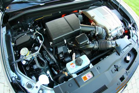 Mitsubishi Outlander PHEV motor (2014)